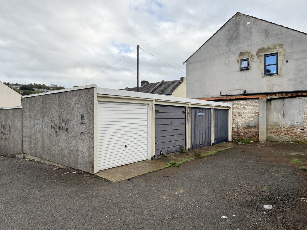Lot: 5 - COMPOUND OF 27 GARAGES - Third Block of Four Garages in Larger Compound